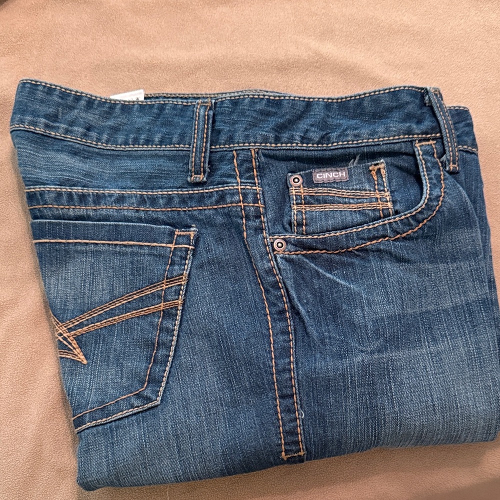 Women’s Cinch Blue Denim Jeans w/brown stitching. Size 30/9R.